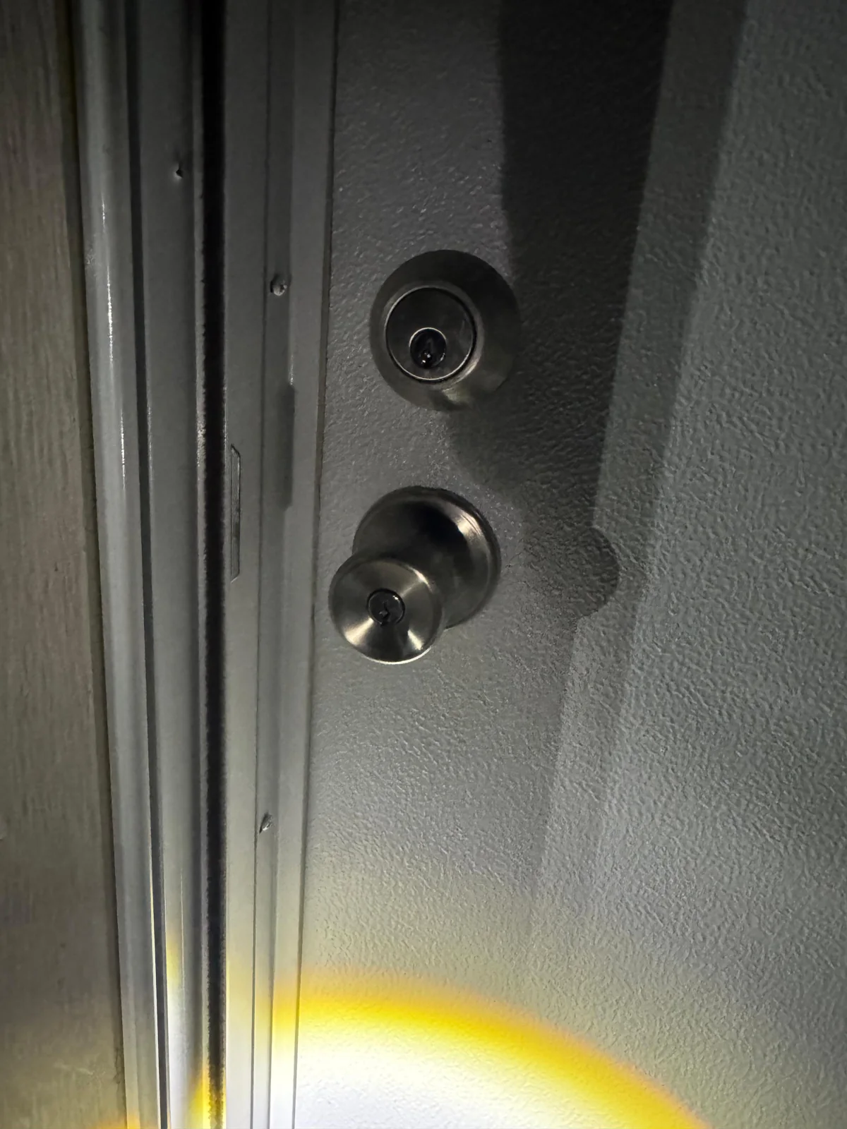 apartment entry hardware during a real lockout call, real company service photo 4